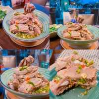 想食fusion越泰菜，好友今日就揀咗位於麗豪酒店地下既河夢Vi，Vi 乃越南語，即「味道」之意，意謂為食客帶來無窮味道～