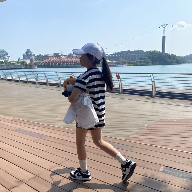 Come with me to Sentosa Boardwalk 