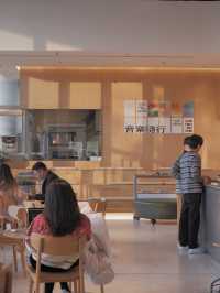 深圳海邊咖啡店，環境棒但咖啡和食物敷衍了事 