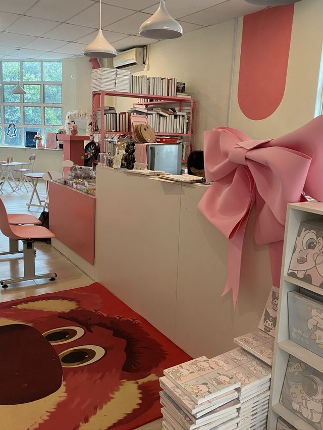 Unleash your inner artist in this pink heaven