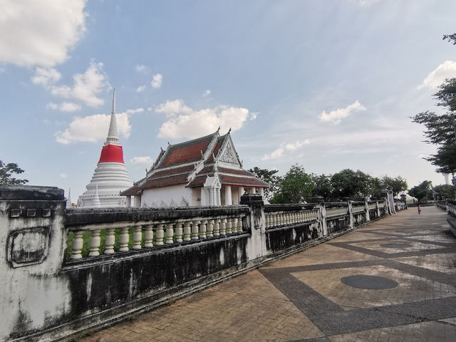 นมัสการพระเจดีย์กลางน้ำ จ.สมุทรปราการ