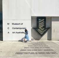 เดินชมงานศิลปะที่ Museum of Contemporary Art Austr