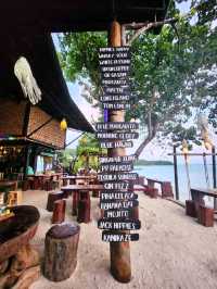 นั่งชิลฟังเสียงคลื่นที่ Hippies Bar & Restaurant