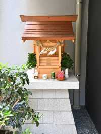 【磯部稲荷神社/東京都】変わった鳥居とビルの奥に祀られる