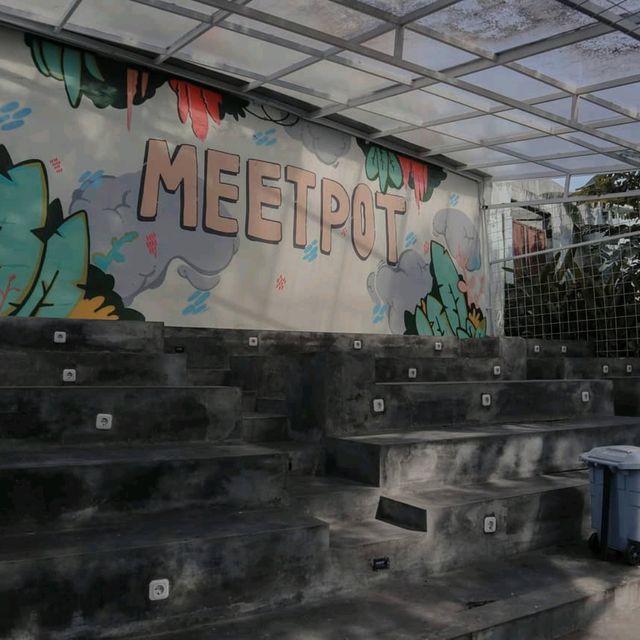 THAT'S A LOT OF PLUGS IN KOPISOP