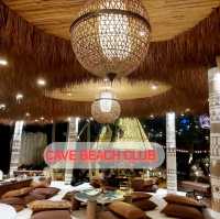 ชิลยามเย็นที่ Cave Beach Club พัทยา