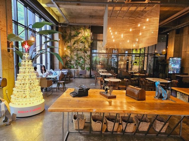 An afternoon chill at Yangjae Cattle and Bee