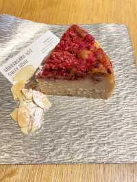 【福岡カフェ】定期的に個展が行われるアートに触れられるカフェ