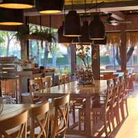 แจกพิกัดคาเฟ่ เขาใหญ่ วิวทุ่งหญ้าและฟาร์มม้า
