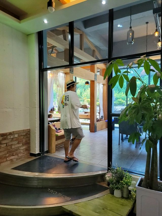 파란꽃길 걸으며 힐링하는 수국카페💙