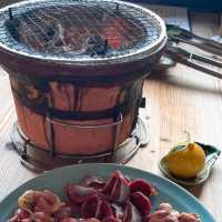 【日出】竹塩で食べる炭の香りの新鮮鶏肉✨