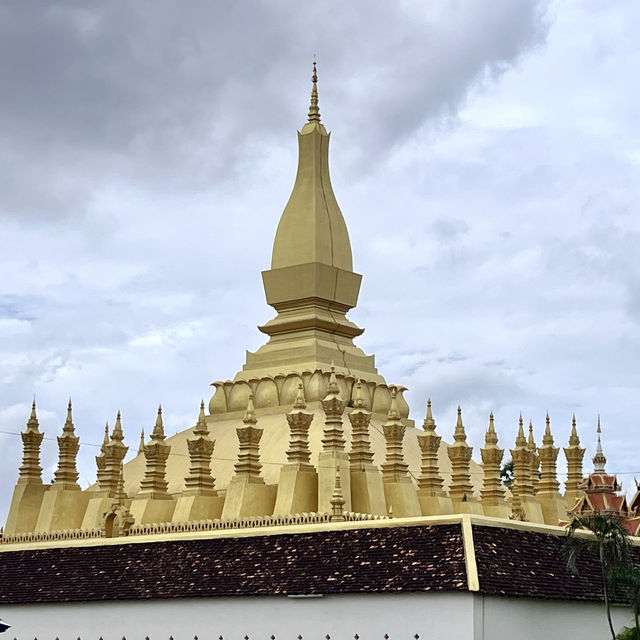 🇱🇦 Pha That Luang - The Iconic Stupa of Vientiane! 🏮