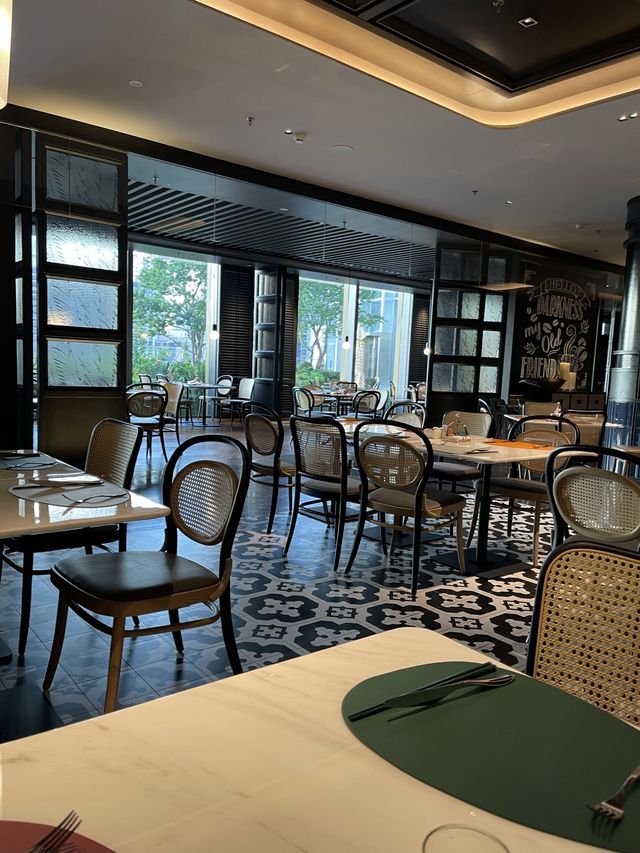 住酒店還可以免費的任飲任吃