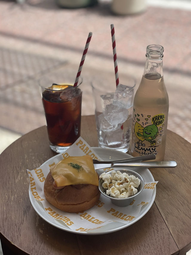 【東京・馬喰横山】アメリカンなポップでカジュアルなおしゃれカフェ☕️🇺🇸
