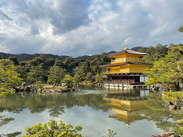 “Golden Splendor: A Day Trip to Kyoto’s Iconic Kinkaku-ji”