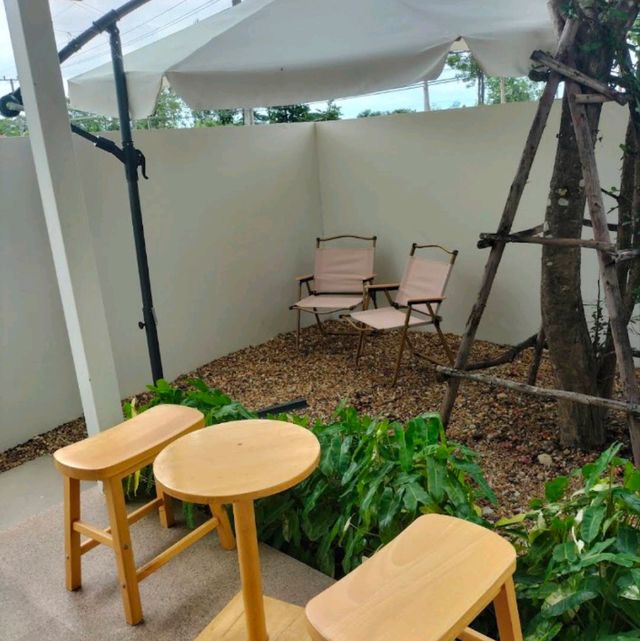 คาเฟ่ริมทาง ถนนเพชรเกษม 