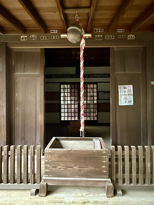 【東京都】大きな狛犬が珍しい神社