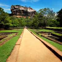 【スリランカ🇱🇰/シーギリヤ】岩壁上の王宮都市✨