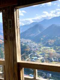 【東北×山形】東北の紅葉🍁名所  岩肌と奇石 紅葉🍁のコントラストが素晴らしい