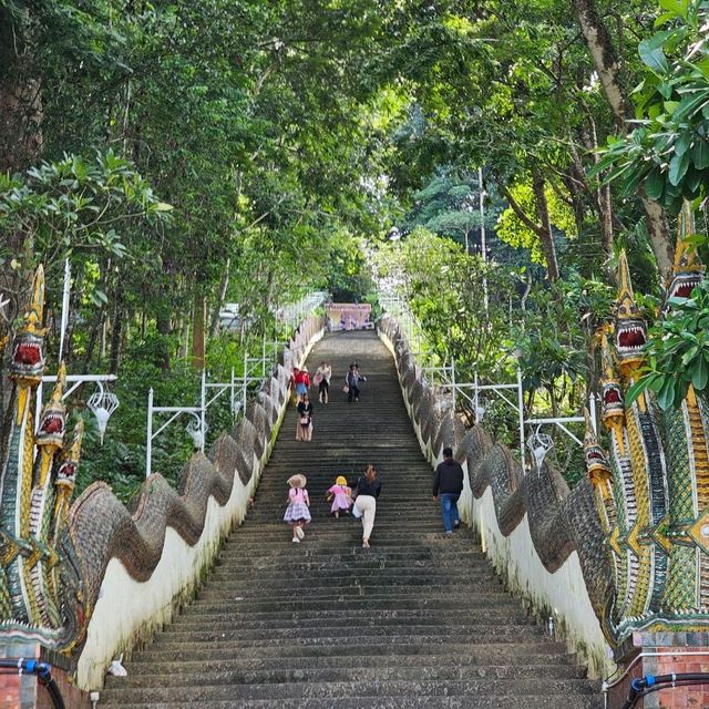 ไหว้พระธาตุดอยเวา ชมวิวบนสกายวอร์คเหนือสุดสยาม