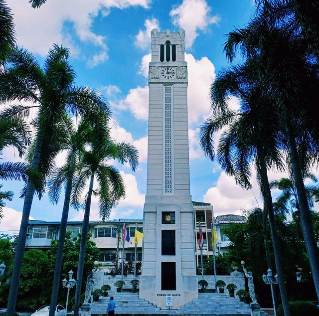 泰國曼谷最美歐式花園大學景點:易三仓大学，絕美泰式廟宇建築結合歐式綠洲花園，適合打卡拍照📸