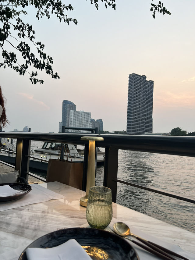 ร้านอาหารริมแม่น้ำเจ้าพระยาที่สวยที่สุด