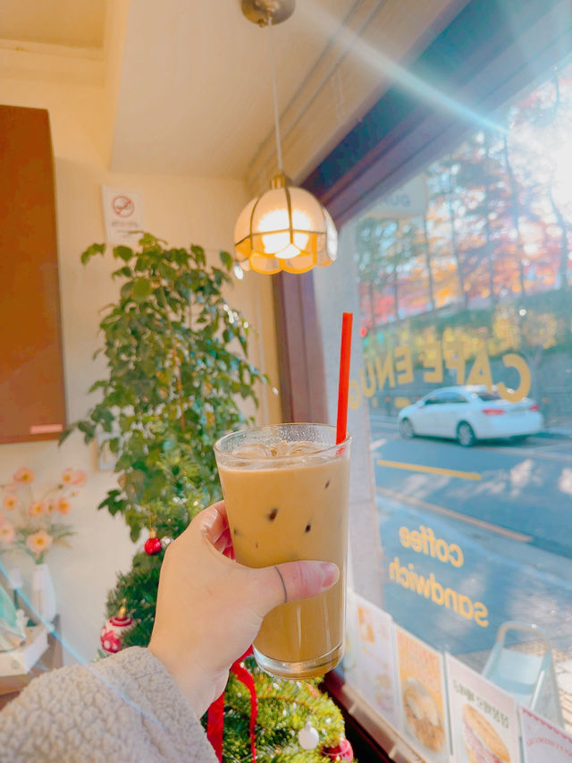 색감이 예쁜 설레는 카페 데이트☕️