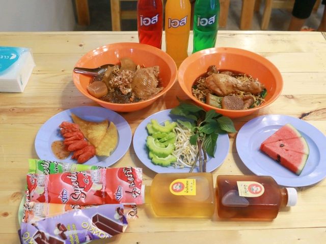 ก๋วยเตี๋ยวไก่ตุ๋นมะระ บุฟเฟ่ต์ 79 บาท