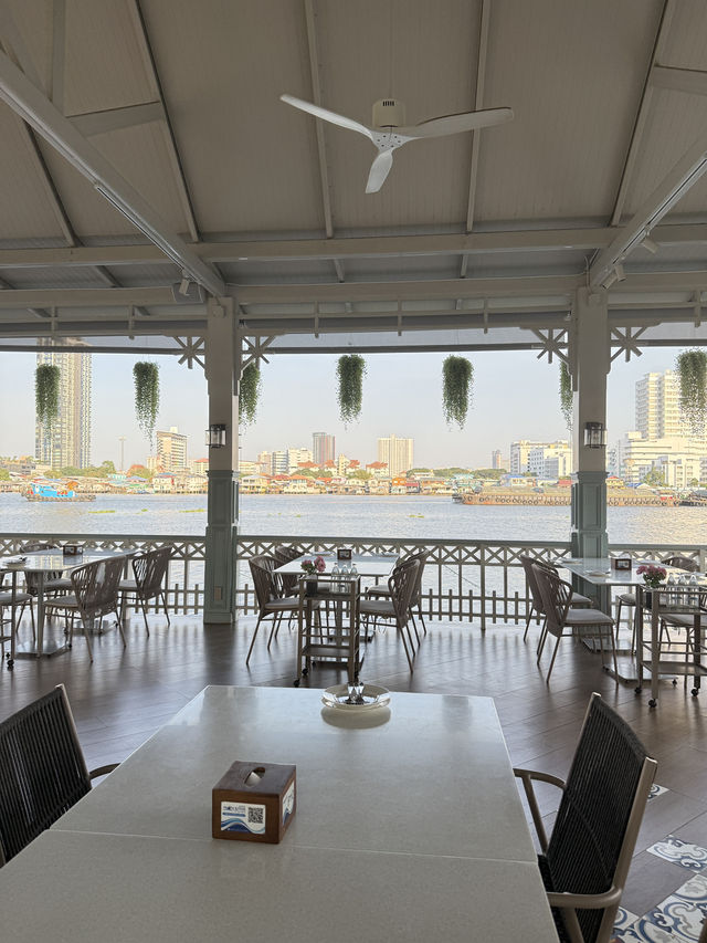 Moon river silk dining restaurant 