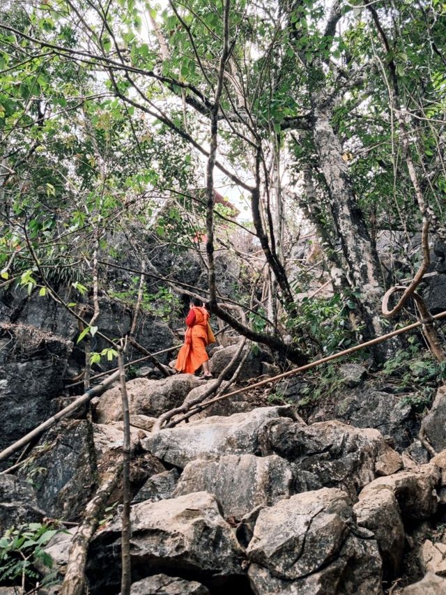 จุดชมวิวผาหนามไซ เที่ยววังเวียง ลาว