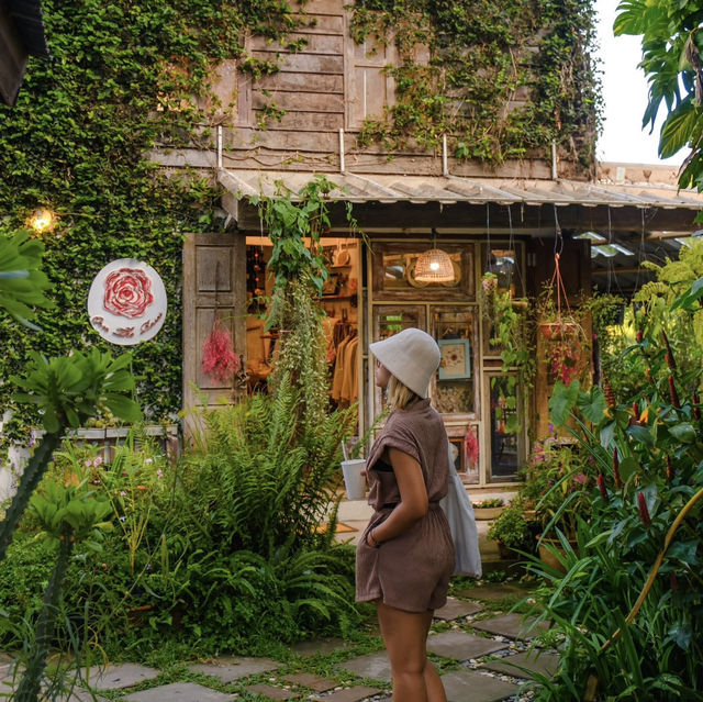 “บ้านข้างวัด” ที่เที่ยวในเชียงใหม่ สำหรับสายอาร์ต