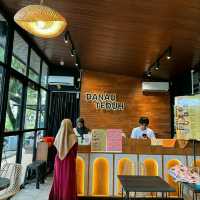 Cozy Lakeside Retreat at Danau Teduh Cafe