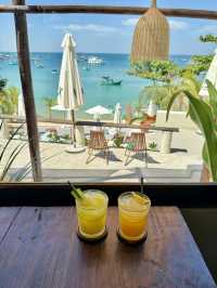 Cafe with amazing sea view🍸