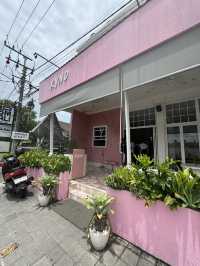 バリ島🇮🇩チャングーのピンクのカフェ🥥💞