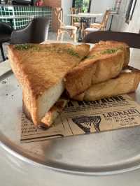 清邁特色cafe ☕️嘆芝士煙肉厚切牛油多士🥪