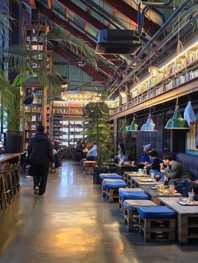 화려한 식사메뉴와 베이커리 덕분에 식사까지 가능