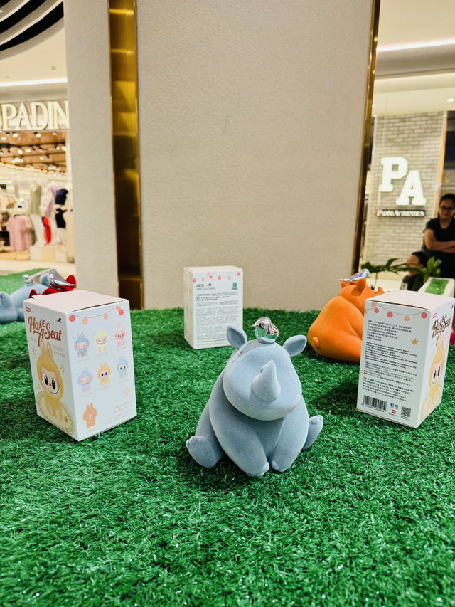 A Whimsical Cafe Adventure – Art Toys & Sweet Treats!