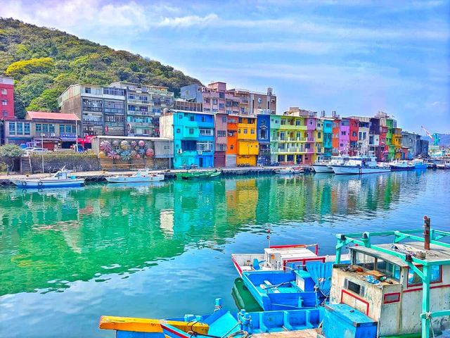 Port of Keelung ตึกสีรุ้งไต้หวัน