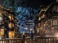白日和夜晚都夢幻的銀山溫泉