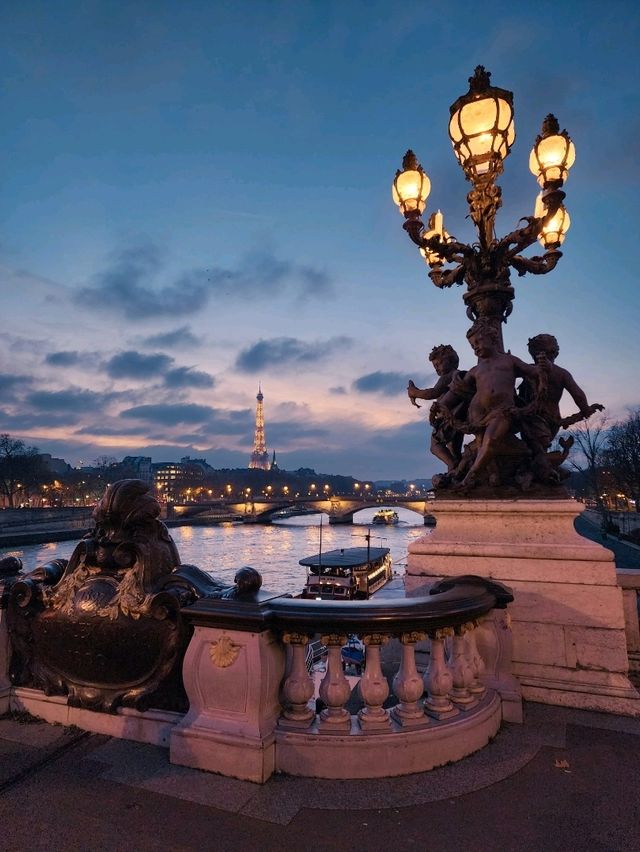 Pink Hour Love: The Seine at Sunset 😍