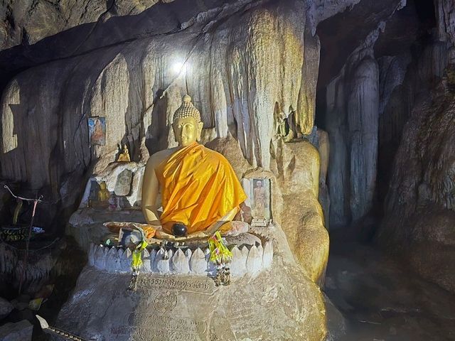 สำรวจถ้ำพุหวาย ตั้งอยู่ในวนอุทยานถ้ำเขาวง