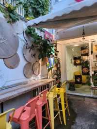 【バンコク】ポスターがお洒落なくつろげるカフェ☕