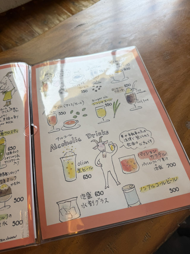 小浜島のアートな癒し空間「ヤシの木」で、ゆったり島カフェ時間