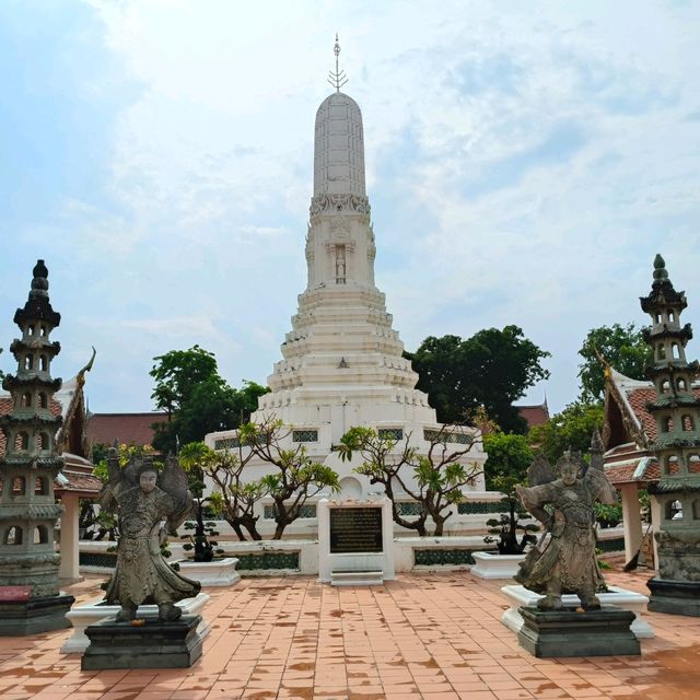 มาทำบุญสรงน้ำขอพร ที่วัดหนังราชวรวิหาร  เขตจอมทอง