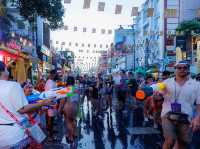 บรรยากาศสงกรานต์ถนนข้าวสาร 2568