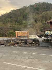 แวะพักผ่อนที่ น้ำพุร้อนแม่ขะจาน(ตลาดทวีสิน)