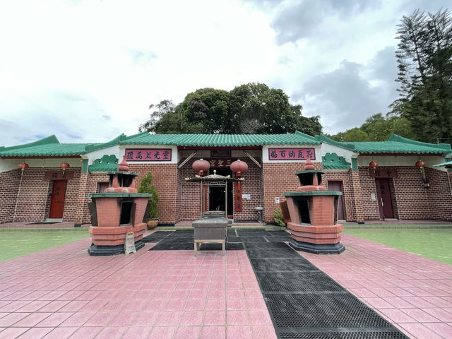 San Sheng Gong Temple, Sandakan: Where the Ocean Blesses Your Prayers 🌊🙏