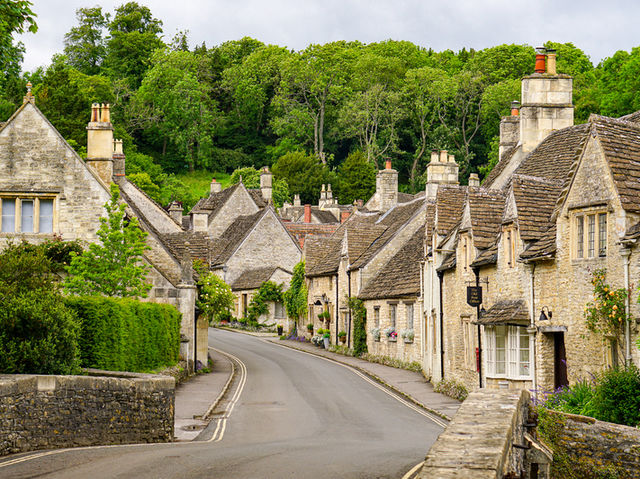 【英国一美しい村とも称される】カースル・クーム（Castle Combe）🏡🌳