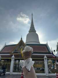 เข้าวัด ไหว้พระเจดีย์ศรีมหาธาตุ!🍀