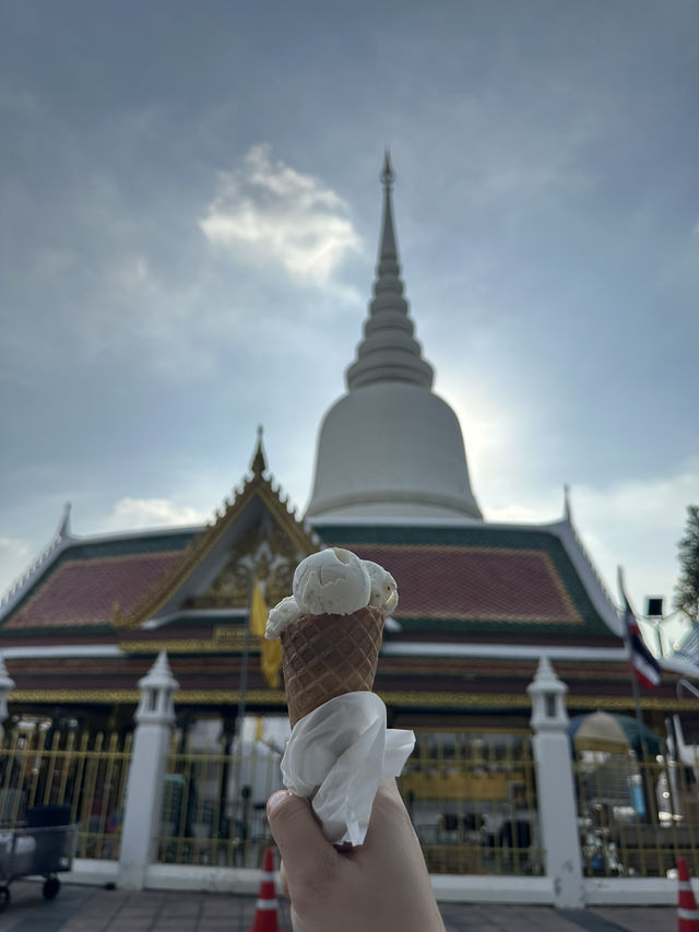 เข้าวัด ไหว้พระเจดีย์ศรีมหาธาตุ!🍀